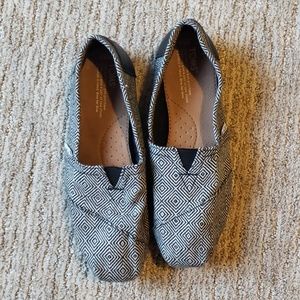 Womens Toms. Sze 8.5. Great shape.